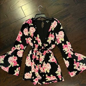 Lily Rose bell-sleeve shorts romper. Size M